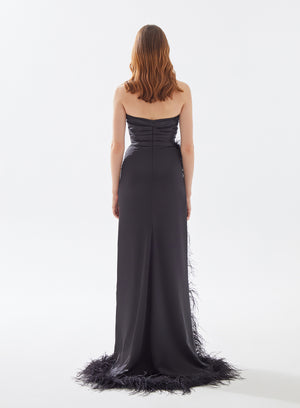 Tarik Ediz 52004 Eliza vestido de noche sin tirantes con detalles de plumas