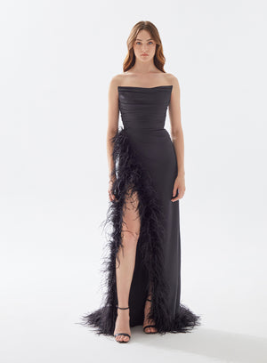 Tarik Ediz 52004 Eliza vestido de noche sin tirantes con detalles de plumas