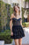 Vestido corto con adornos de plumas de Nox Anabel F723