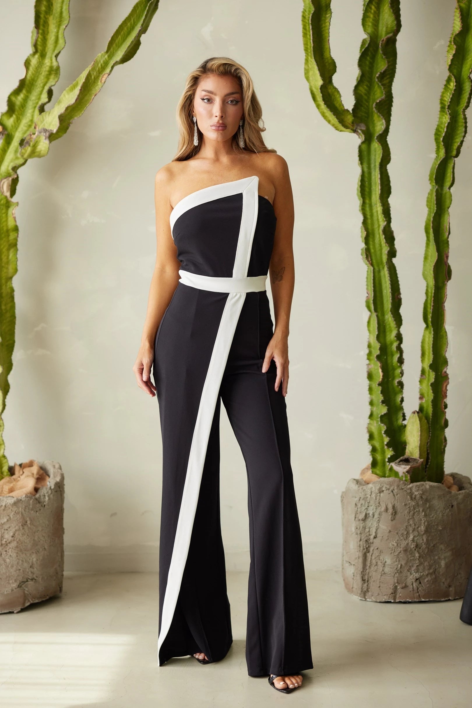 Asymmetric Black & White Elegant Jumpsuit 17364 M / Black Asymmetric Black & White Elegant Jumpsuit 17364 M / Black
