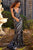 Vestido de noche plateado con escote en V y lentejuelas de Jovani 22314