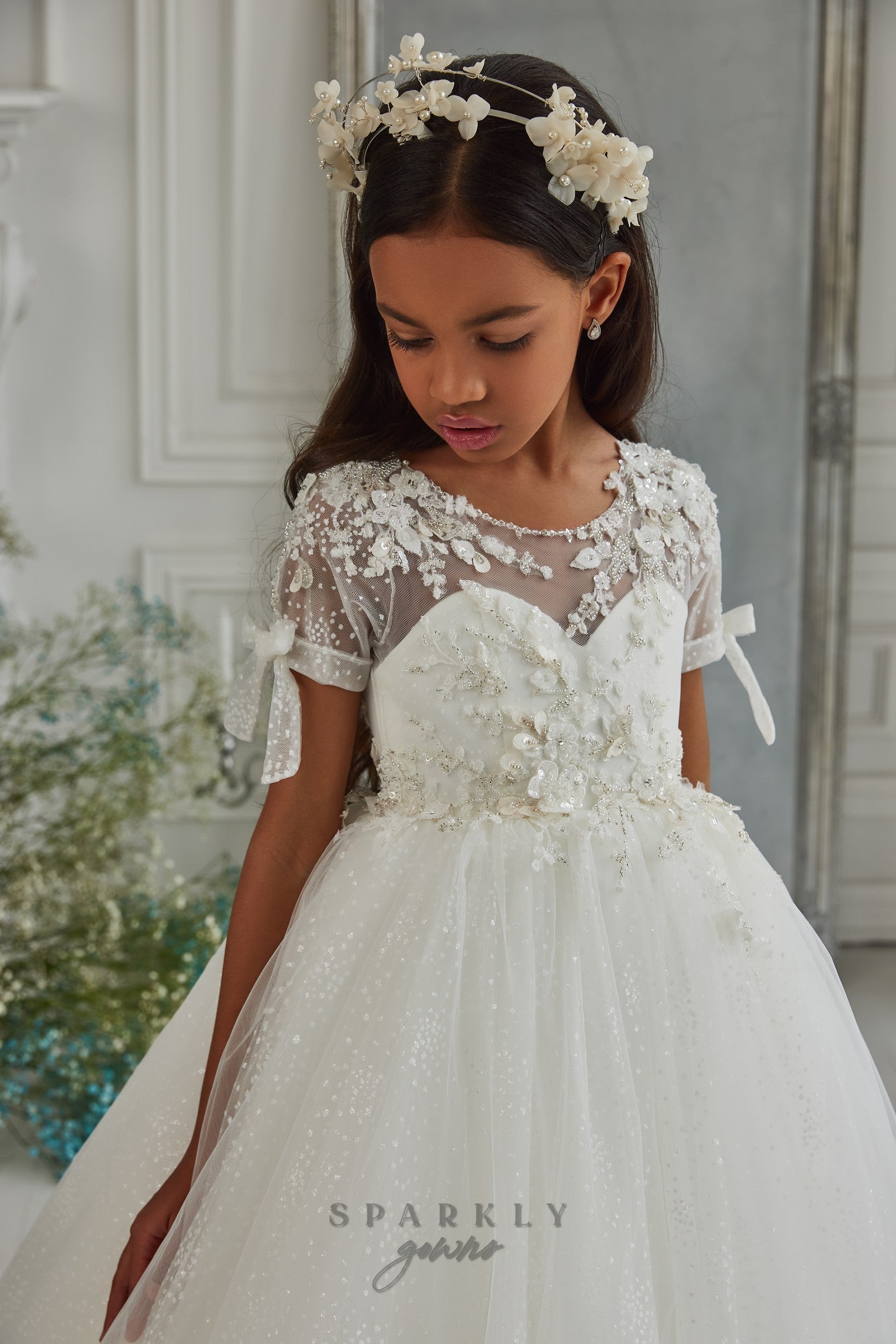 Royal White V Neck Flower Girls Dresses For Wedding With Illusion Long  Sleeves Ball Gown For Black Girls Cheap First Communion Dress From 41,25 €  | DHgate