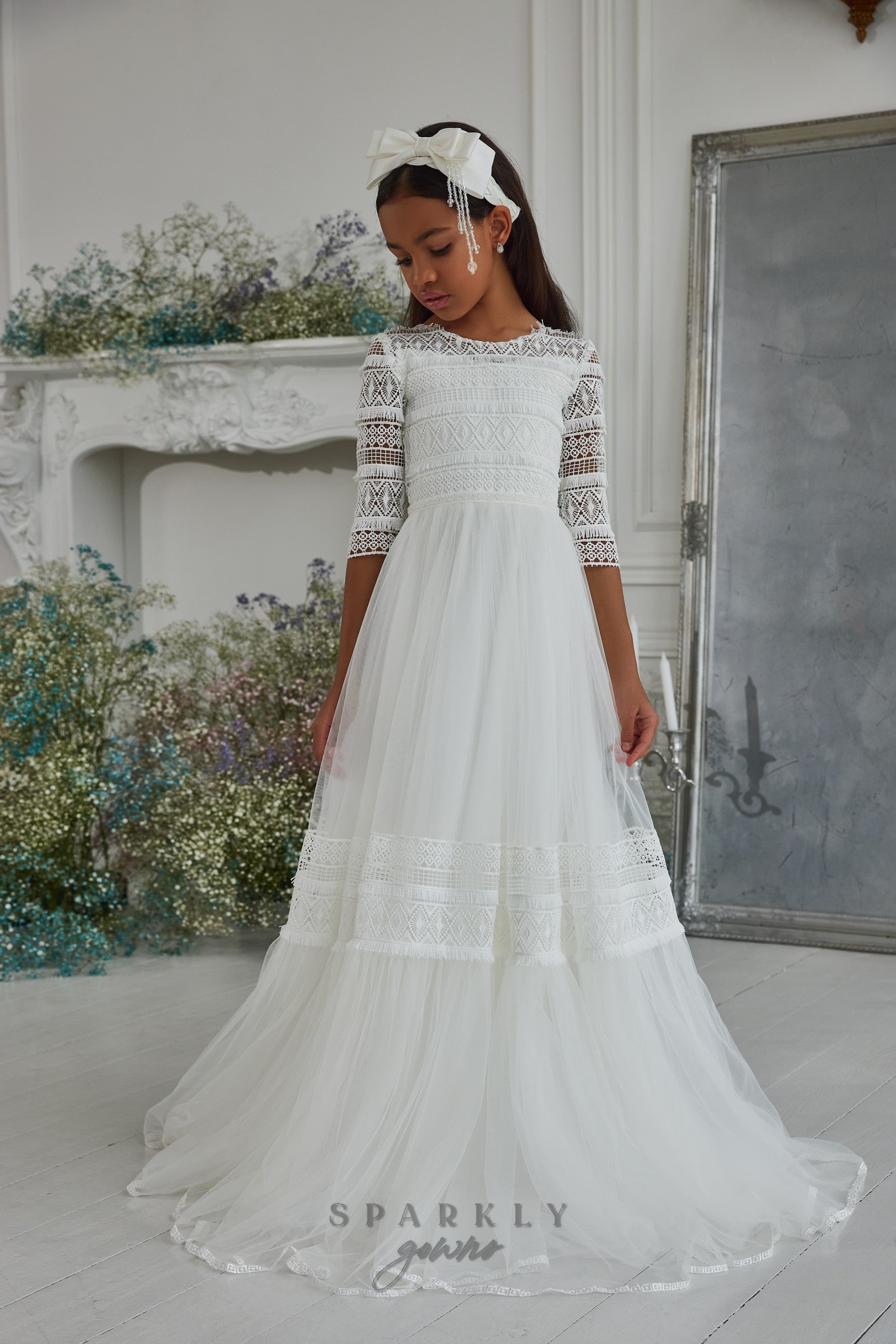 Classic Communion Dress with Lace Sleeves Pre-order Size 9-10 / Ivory Classic Communion Dress with Lace Sleeves Pre-order Size 9-10 / Ivory