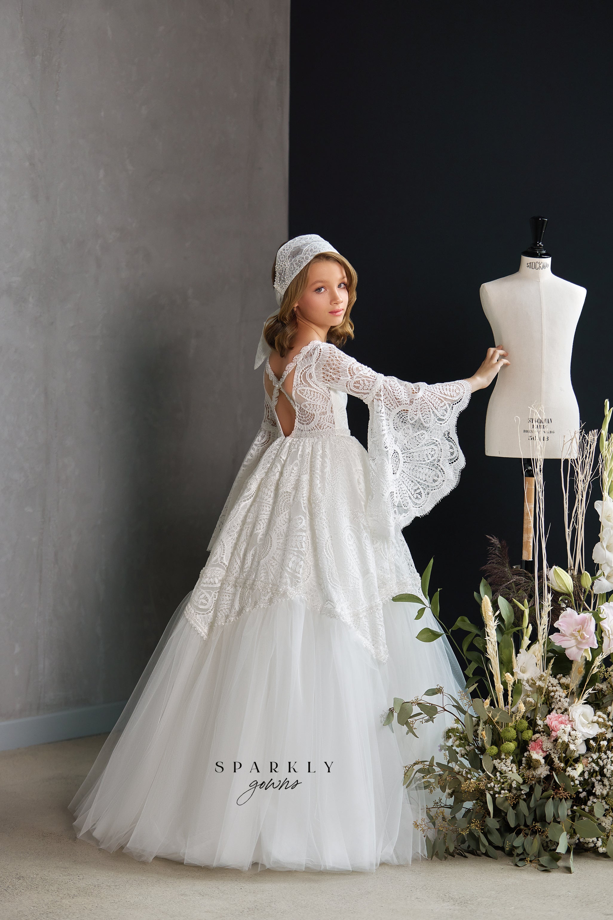 INTRICATE LACE COMMUNION GOWN WITH BELL SLEEVES Size 7-8 INTRICATE LACE COMMUNION GOWN WITH BELL SLEEVES Size 7-8