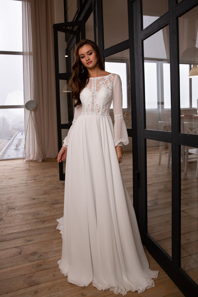 In Stock Size 14 Bishop Sleeves Romantic Bohemian Wedding Gown 5128