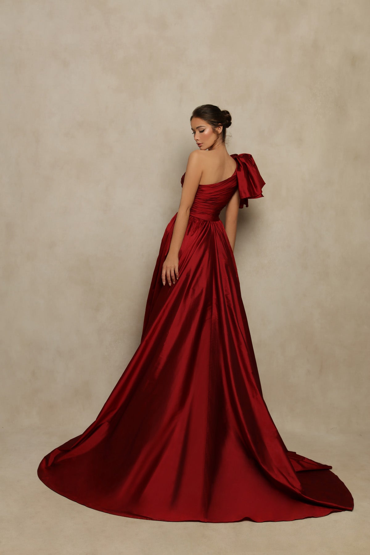 ON SALE SIZE 6 EMERALD Tarik Ediz 98100 Taffeta Single Puff Shoulder Vivienne Dress Pre order 8 / Red (DarkRed) ON SALE SIZE 6 EMERALD Tarik Ediz 98100 Taffeta Single Puff Shoulder Vivienne Dress Pre order 8 / Red (DarkRed)