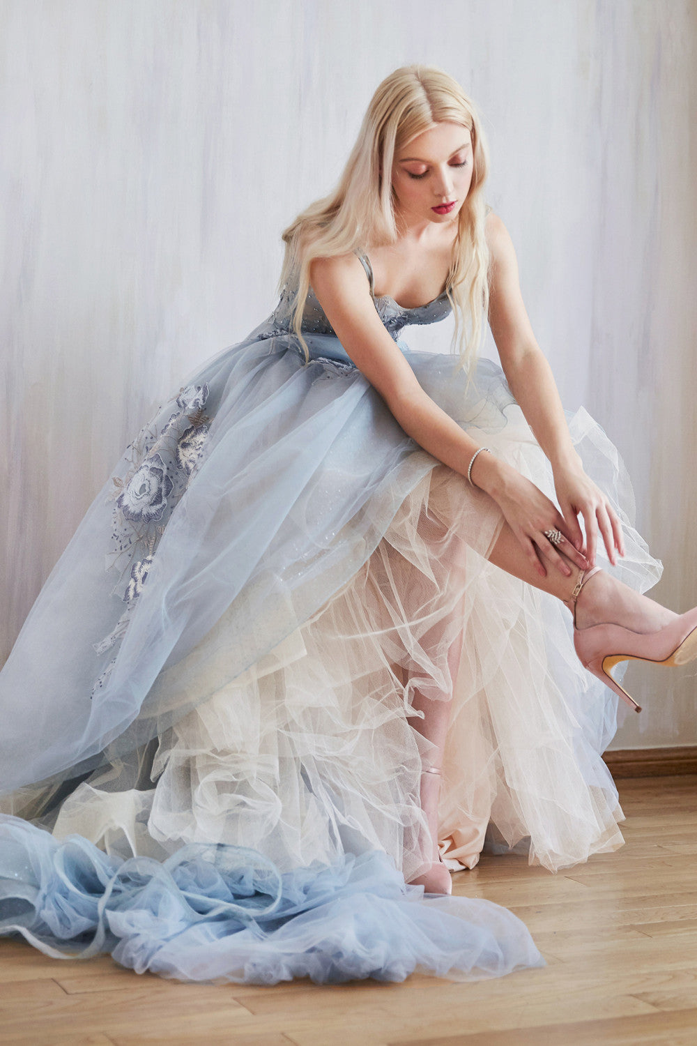 Louis Vuitton Blue sleeveless tulle dress with contrast threading