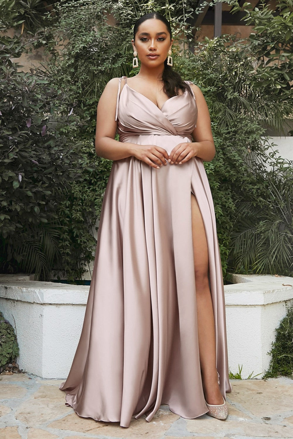 Bridal Party Sand Bridesmaid Dresses Flowy Satin V-neckline A-line Emerald Bridesmaids Or Evening Gown Bridal Party Sand Bridesmaid Dresses Flowy Satin V-neckline A-line Emerald Bridesmaids Or Evening Gown